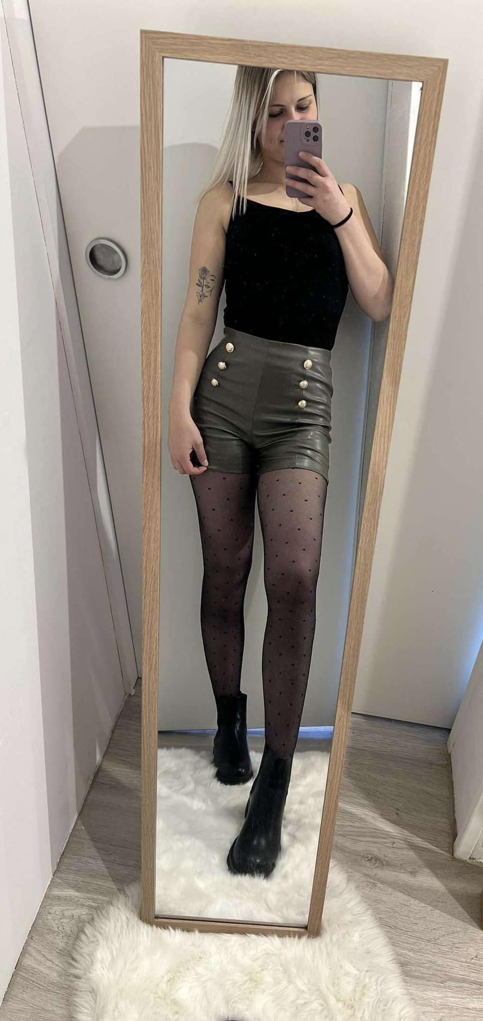 Short en similicuir kaki