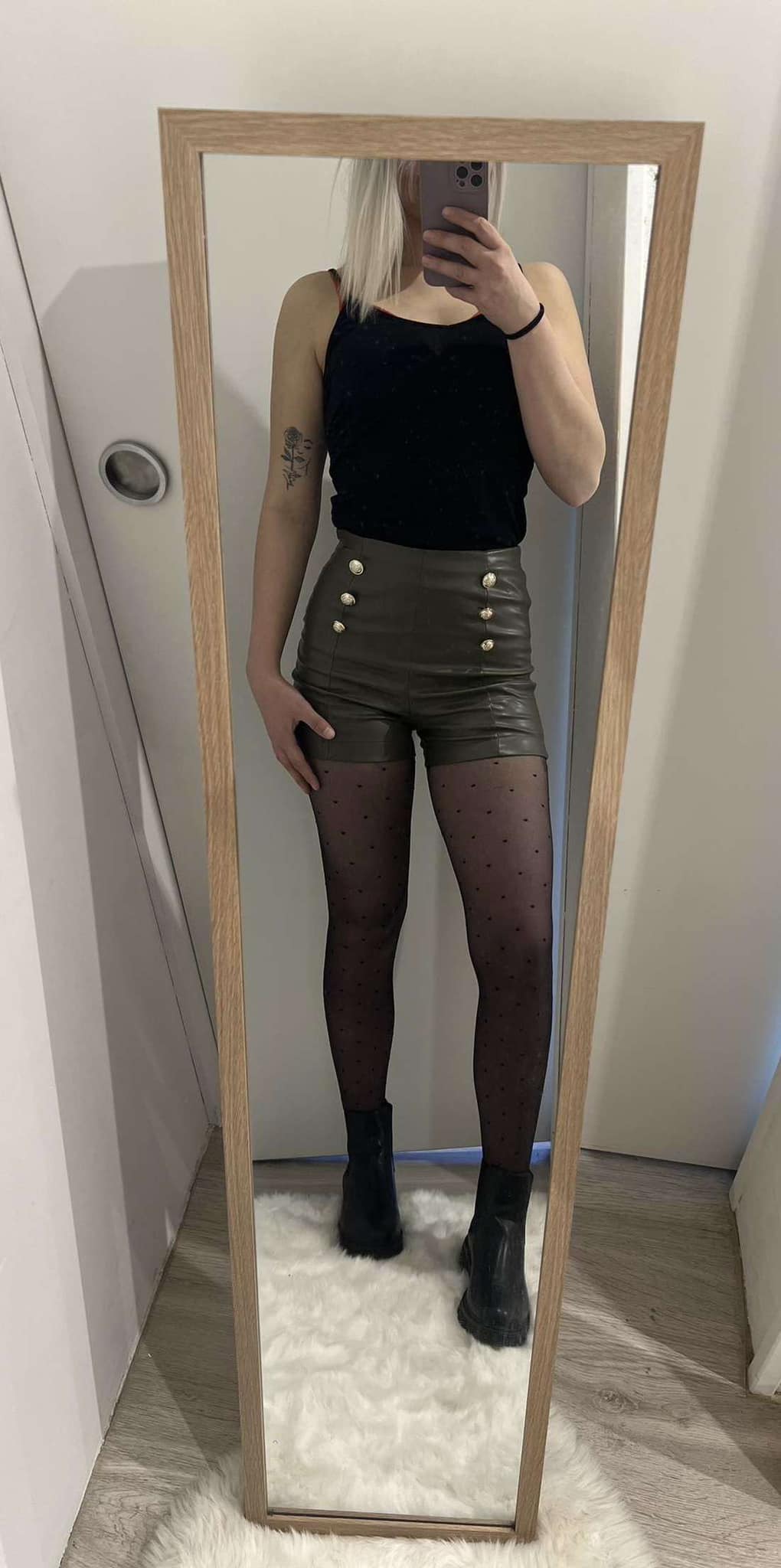 Short en similicuir kaki